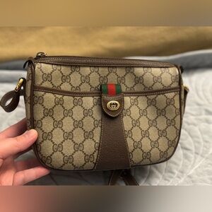 ❤️❤️SOLD❤️❤️❤️Gucci vintage sling bag